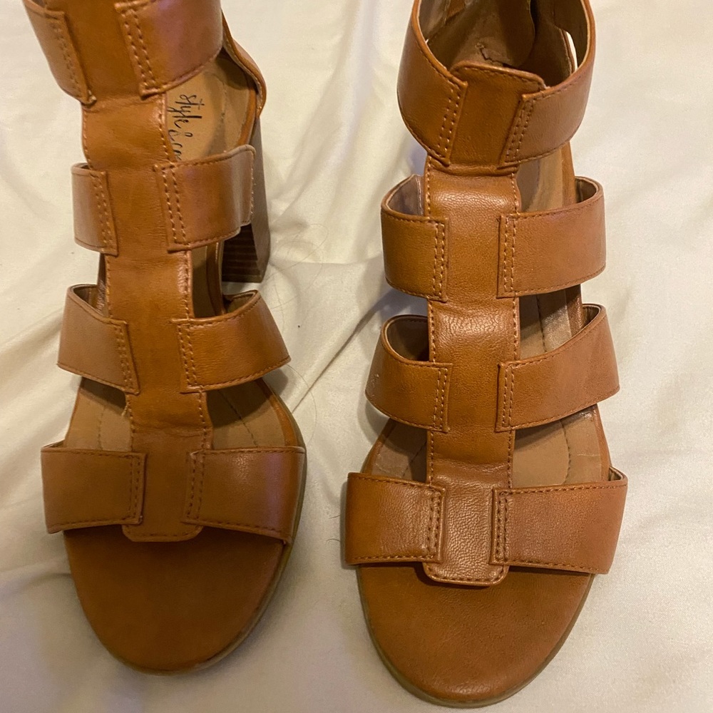 Short heels - Picture 5 of 5